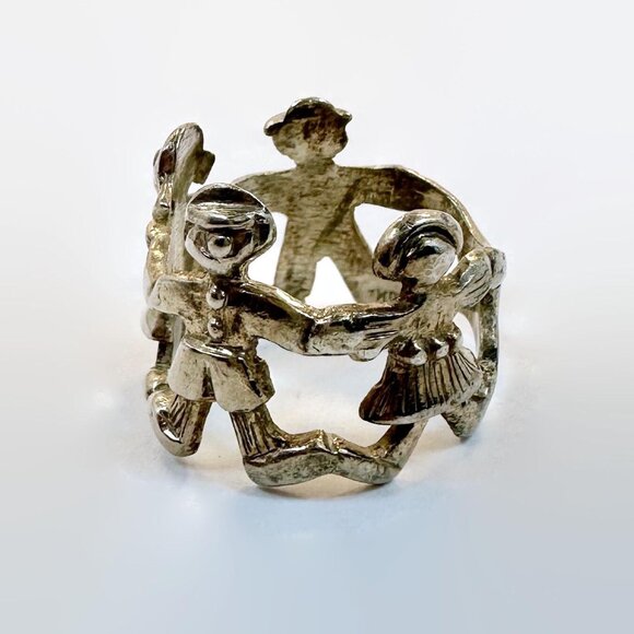 Vintage Children of the World Ring: Sterling Silver, Boy, Girl, Band, Kids - Picture 4 of 5